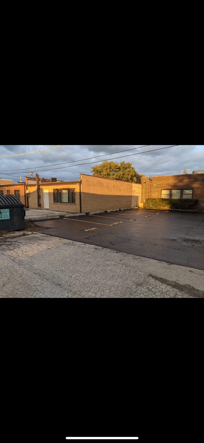 Residential driveway sealcoating