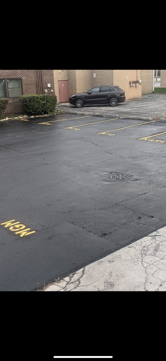 Commercial sealcoating and lot maintenance