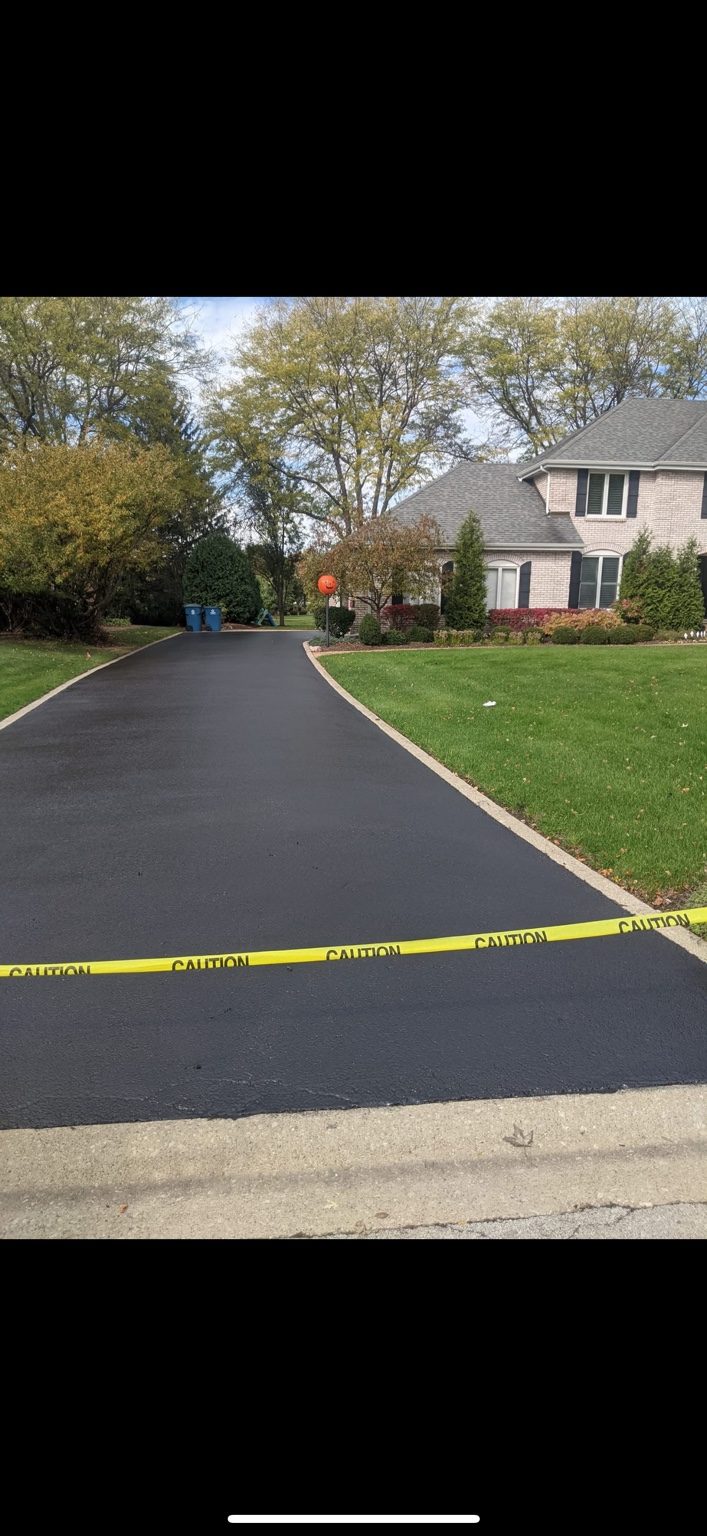 Commercial sealcoating and lot maintenance