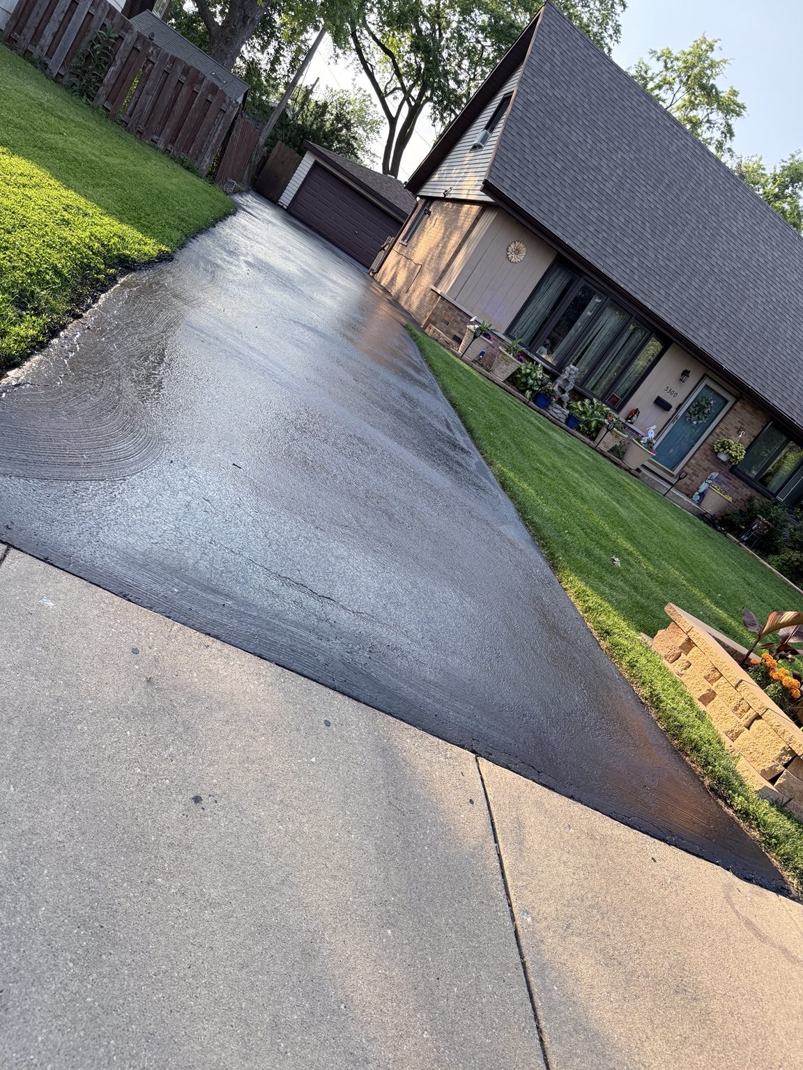 Commercial sealcoating and lot maintenance