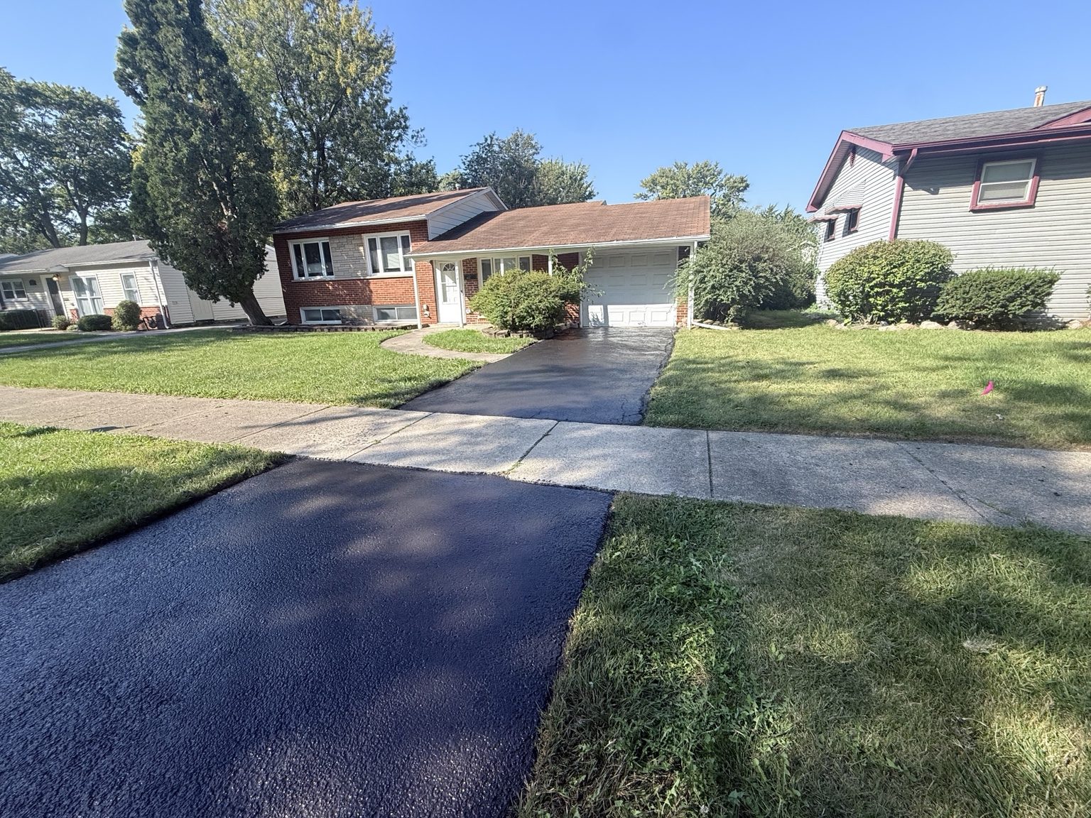 Commercial sealcoating and lot maintenance